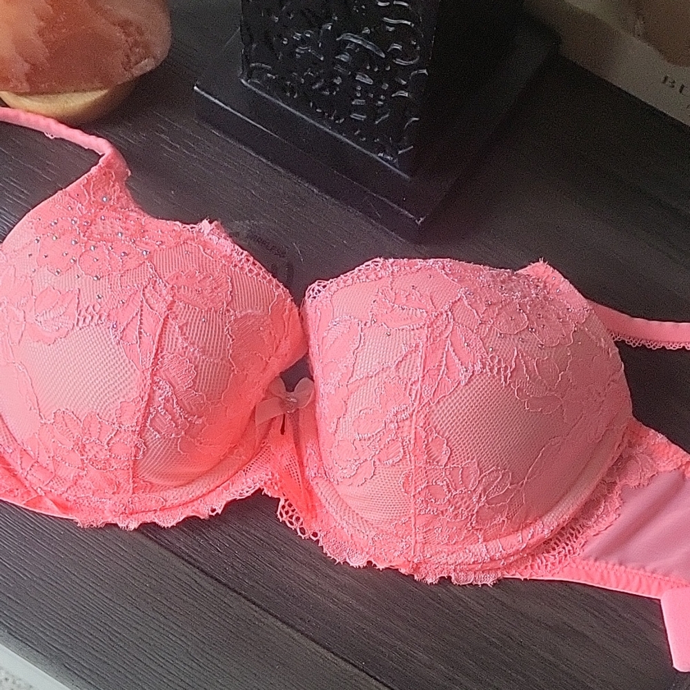 Victoria Secret Lace Push-Up Bra in Pink